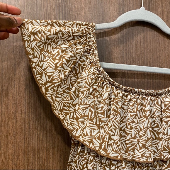 Old Navy Brown Print Off-Shoulder Maxi Dress Size Small Cinched Ruffled Smocked - Picture 7 of 14